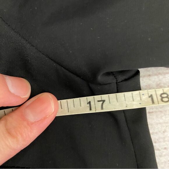 Forever 21 shift dress w/3/4 sleeves knee length
black size small - Picture 8 of 11